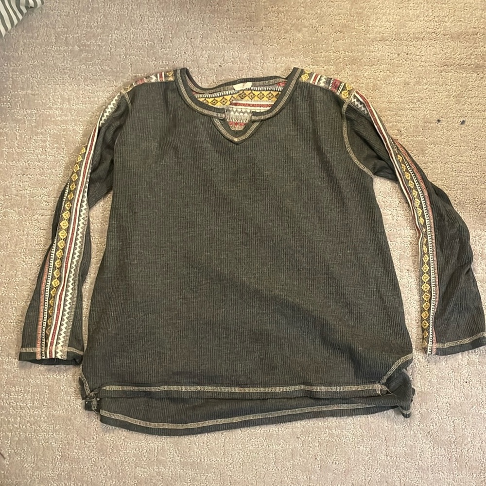 Waffle shirt with stitching down sleeves and on shoulders